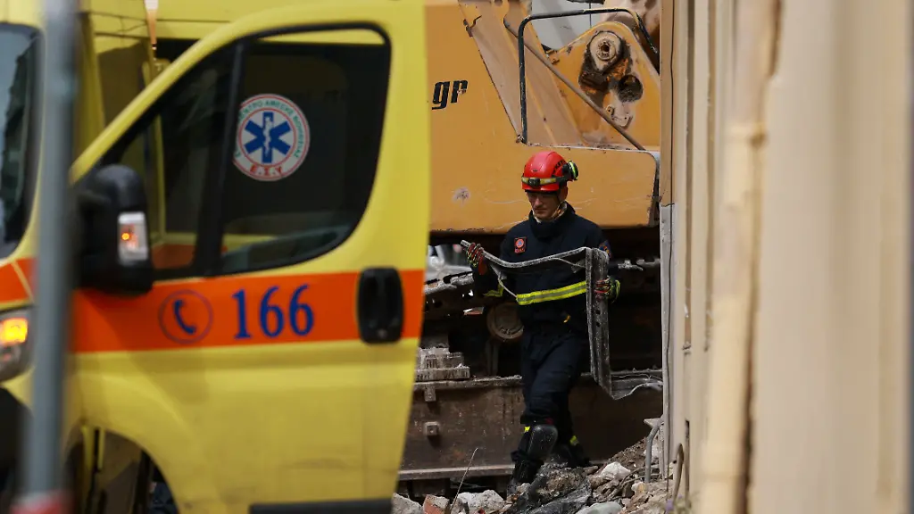 Nach Explosion in Athen: Leichen von sechs Vermissten aus Trümmern geborgen
