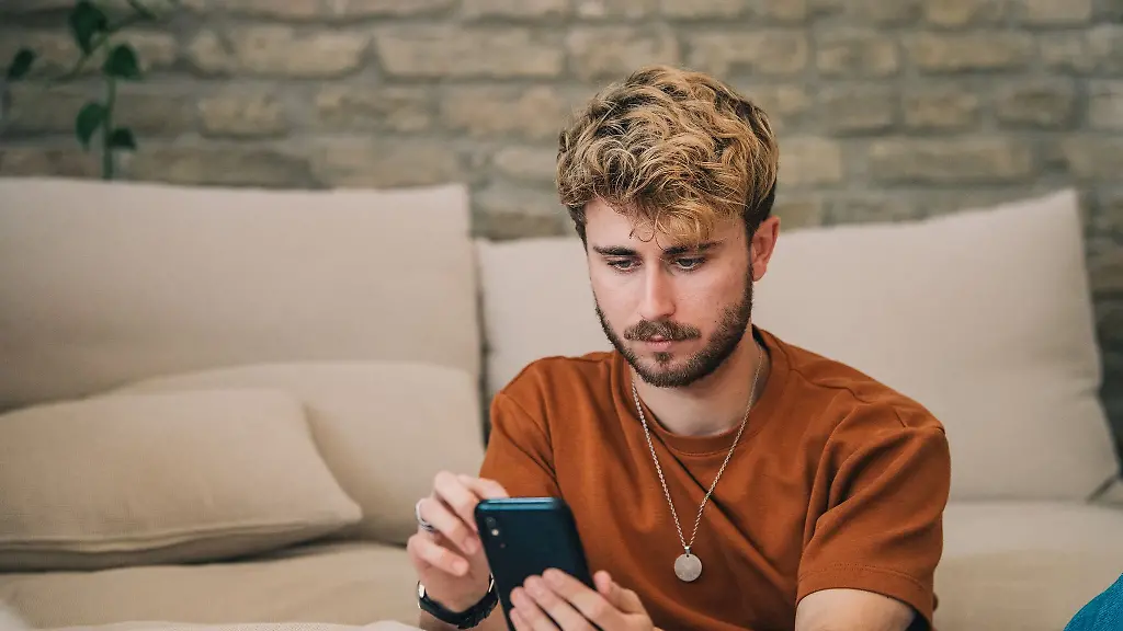 Frage aus dem Arbeitsrecht: Muss ich Nachrichten außerhalb der Arbeitszeit beantworten?