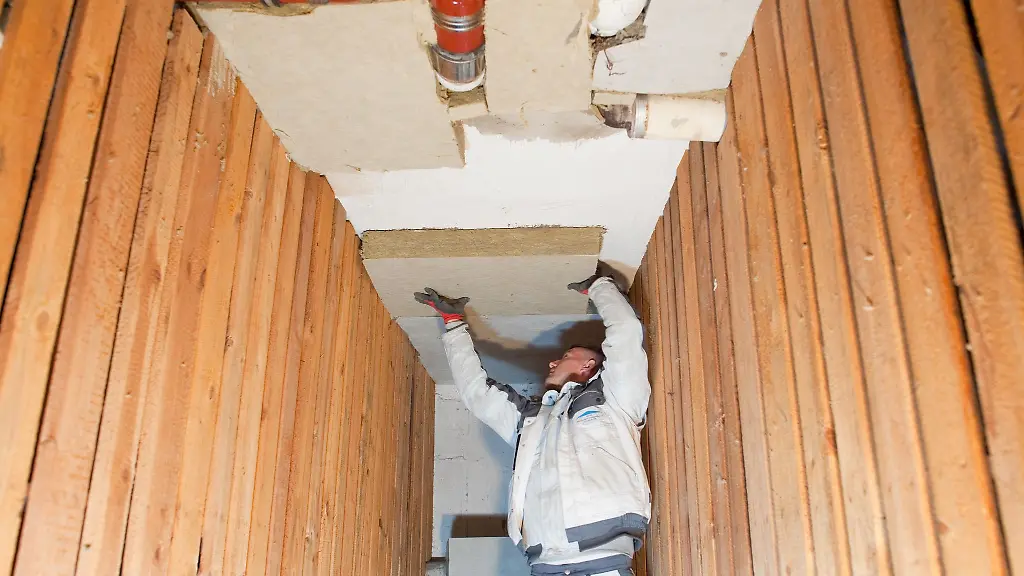 Energie und Geld sparen: Vor der Heizsaison: So dämmen Sie Ihre Kellerdecke selbst