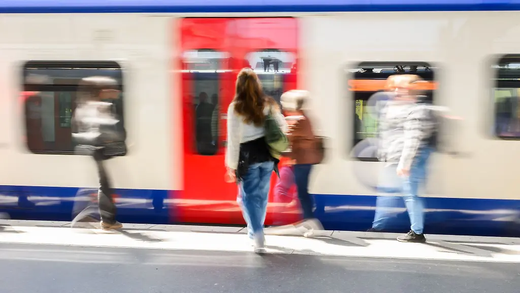 „Es reicht jetzt erst mal“: Deutschlandticket könnte bald wieder teurer werden