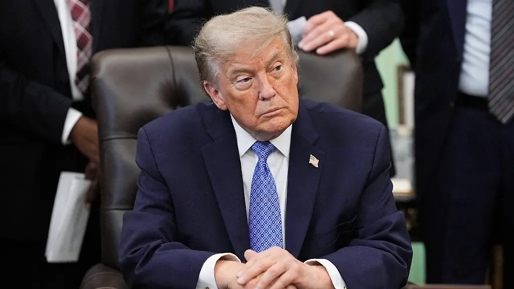 2026-06-26T194400Z_2087471571_RC2V1MAQVE74_RTRMADP_3_USA-TRUMP