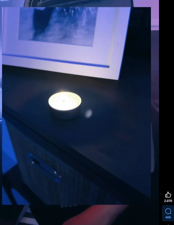 Aufnahme einer Kerze mit einem Lichtreflex rechts daneben