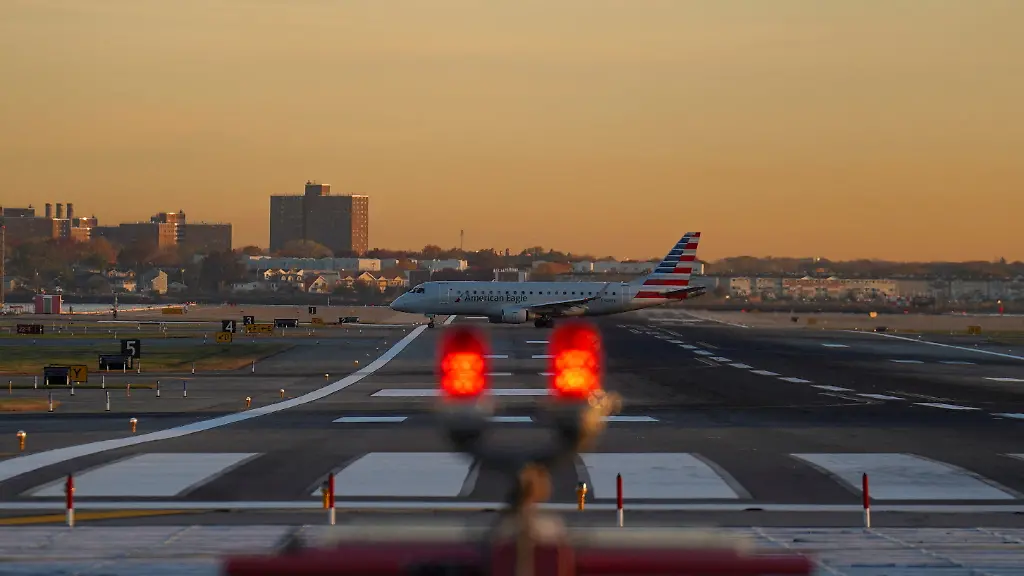 Bauarbeiter durchtrennen Kabel: Technik-Panne legt Flugverkehr an US-Ostküste lahm