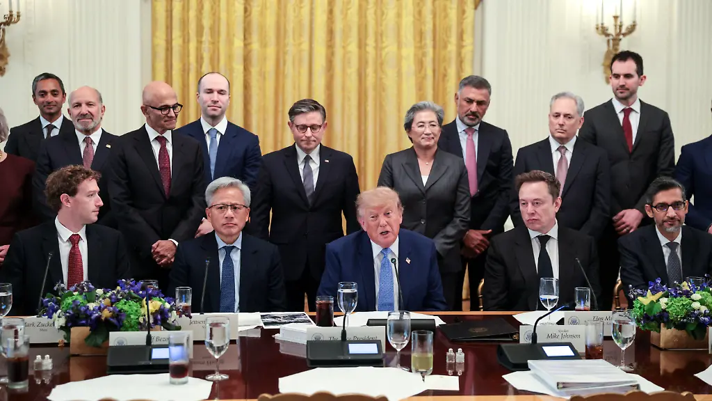 Statt internationaler Kontrolle: Trump vereinbart mit Tech-Bossen „KI-Verfassung“