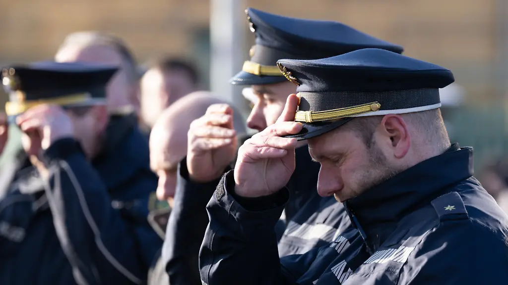 Elf Männer in Haft: Polizist bei Einsatz überfahren – mögliche Diebesbande geschnappt