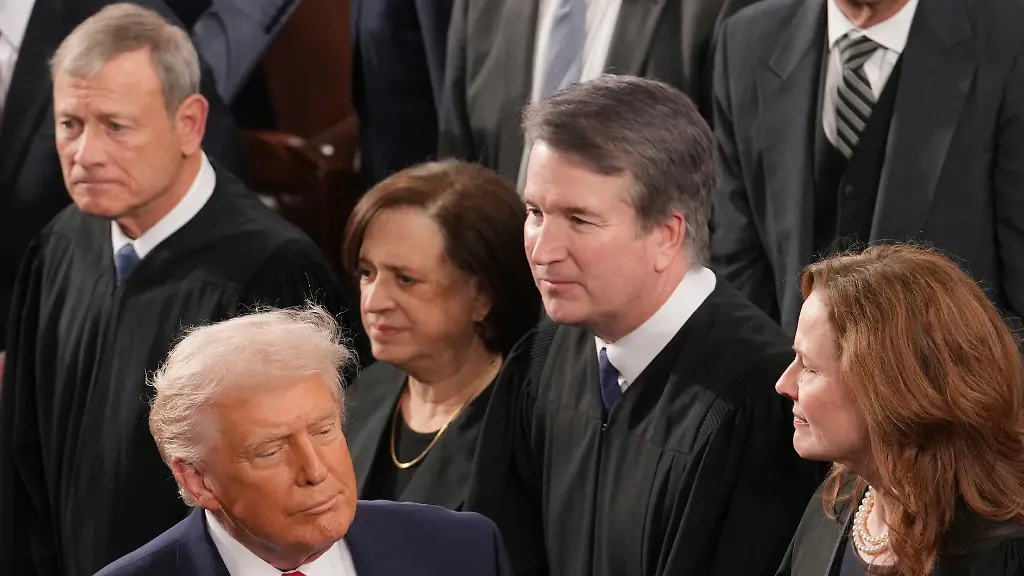 „Nur noch Schatten ihrer selbst“: Trump greift eigens ernannte Richter am Supreme Court an