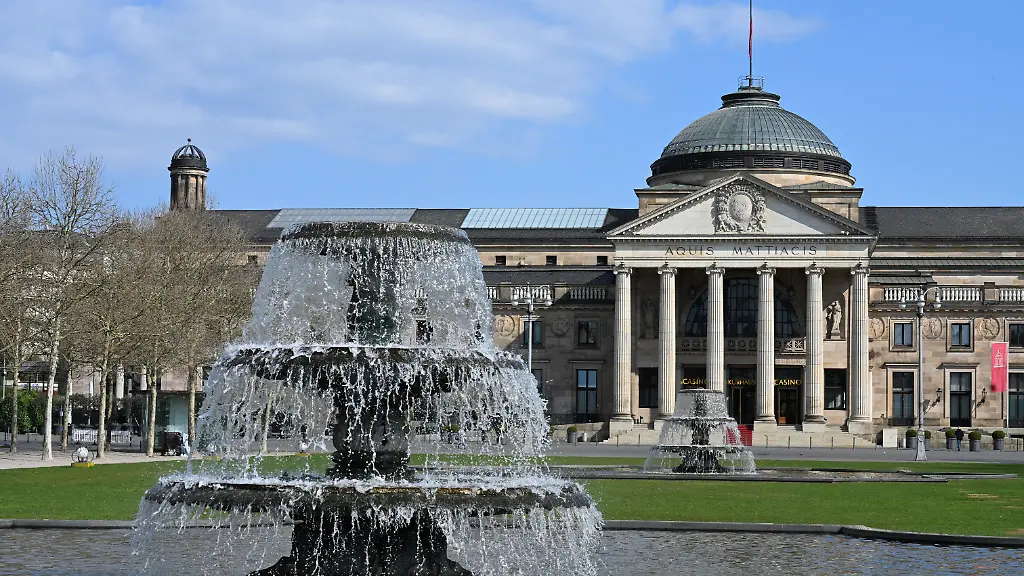 Bakterium in Probe entdeckt: Bürger in Wiesbadens Innenstadt sollen Wasser abkochen