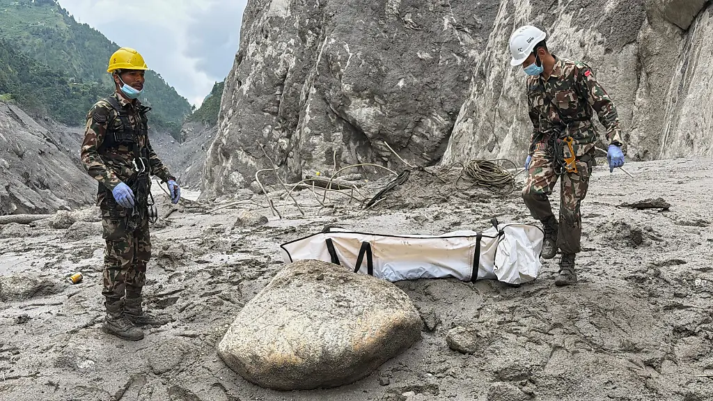 Überall Abfälle und Leichen: Nach dem Schlamm könnten Krankheiten Nepal heimsuchen