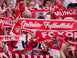 „Ob sie noch unter uns weilt?“: Köln-Trainer berichtet von emotionaler Begegnung
