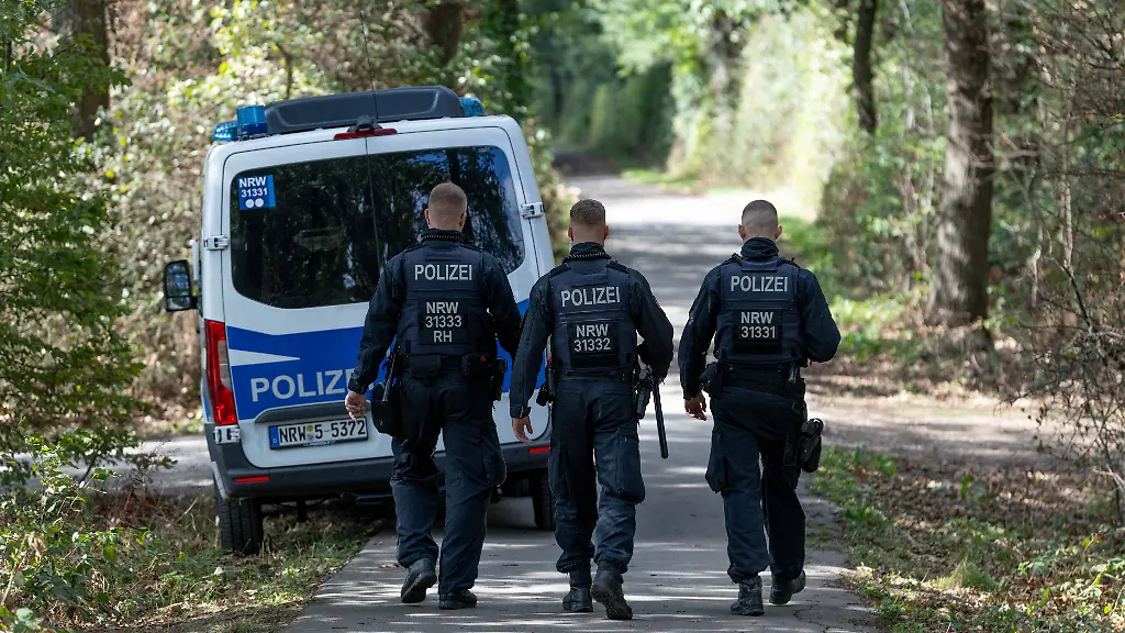 Mann war wohl mit Rad unterwegs: Polizei sucht Stromsabotage-Verdächtigen im Hambacher Forst