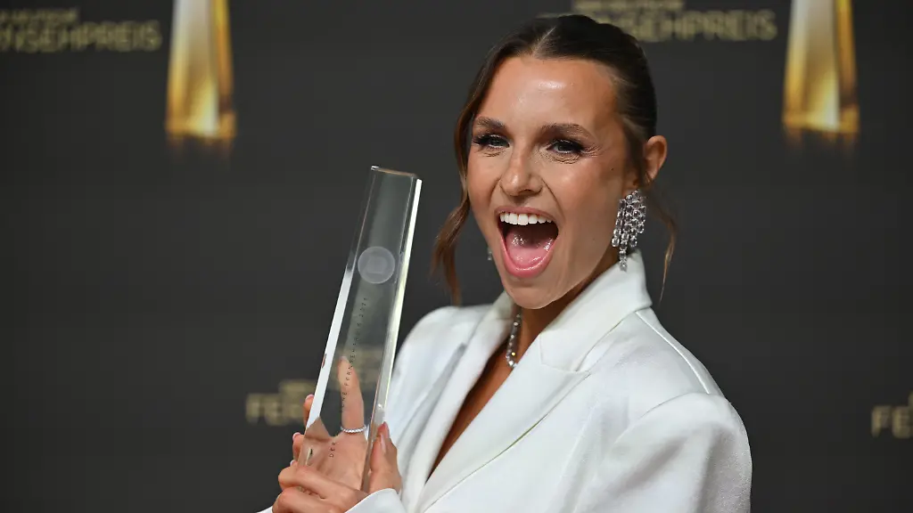 Lanz nutzt TV-Gala für Appell: Laura Wontorra gewinnt Deutschen Fernsehpreis für DSDS-Moderation