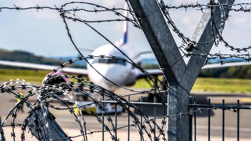 Ärger um versäumte Abschiebungen: CDU dringt auf Ausreise aller Ausländer auf Kölner Liste