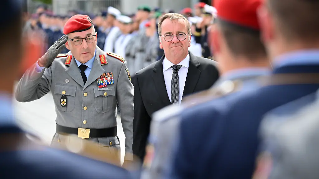 Generalinspekteur geht zur Nato: Bundeswehr-Verband pocht bei Breuer-Nachfolge auf „zügige Entscheidung“