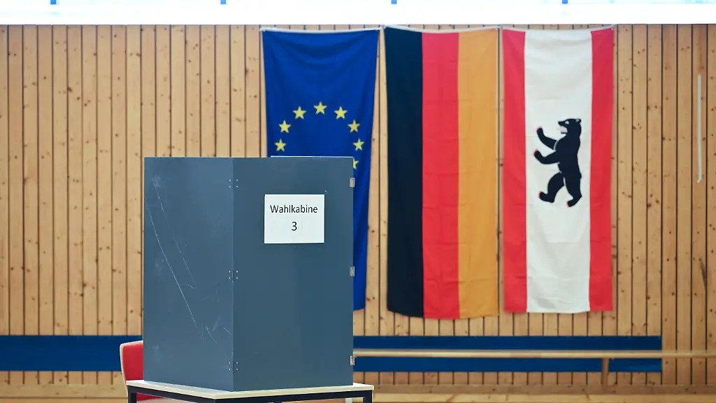 Polizei bisher „sehr zufrieden“: Wahlbeteiligung in Berlin bisher deutlich höher als 2023