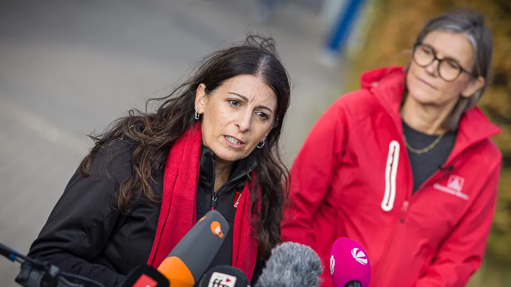 Versammlung in Wolfsburg: Betriebsratschefin warnt: Bei VW stehen die Zeichen auf Sturm