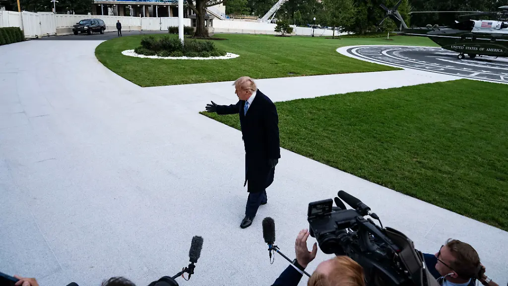Auch Kritik am roten Teppich: Trump sorgt mit Outfit bei Xi-Empfang für Spott