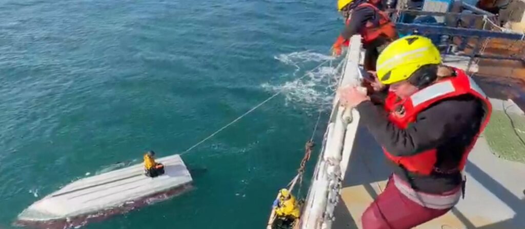 Alaska: 15-Jähriger nach Tagen auf gekentertem Boot gerettet