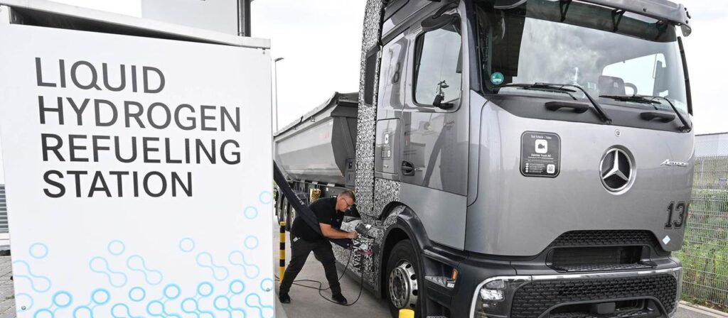 Daimler Truck investiert in großem Stil in Wasserstoff-Technologie