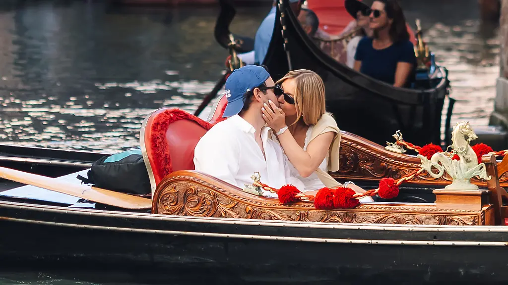 Gondelfahrt mit ihrem Freund: Sydney Sweeney turtelt in Venedig