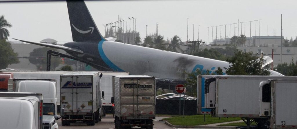 Mindestens fünf Tote nach Unfall mit Amazon-Frachtflugzeug in Miami