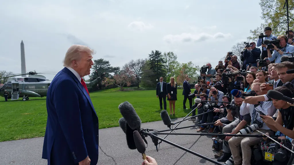 Verstoß gegen die US-Verfassung : Weißes-Haus-Reporter kämpfen gegen Trumps Hausverbot