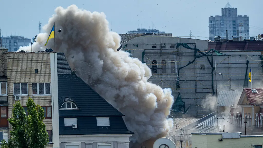Mitten in Hauptstadt der Ukraine: Russische Drohne trifft Geheimdienst-Quartier in Kiew