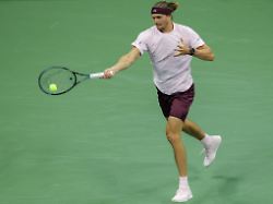 Mit Rekordsieg: Alexander Zverev fliegt ins US-Open-Viertelfinale
