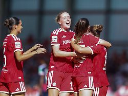 Zwei Spiele, zwölf Tore: Prächtige Tage für den FC Bayern: Auch Frauen feiern Kantersieg