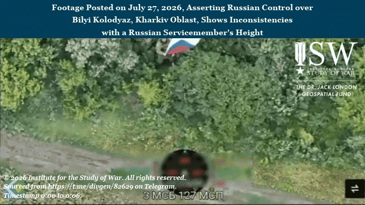 Standbild aus der ISW-Auswertung: Ein Soldat mit russischer Fahne im Gebüsch, dessen Größe nicht zur Umgebung passt.