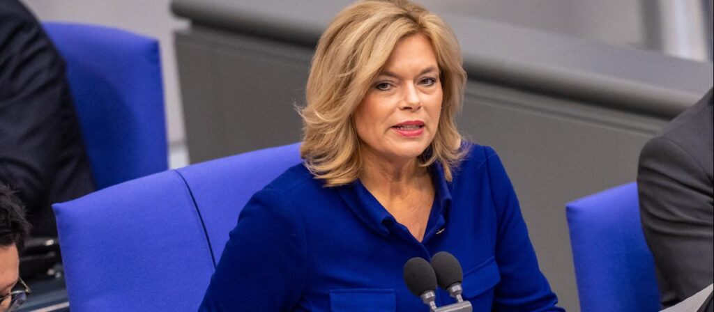 Debattenkultur im Bundestag: Klöckner droht Störern im Bundestag mit Rauswurf
