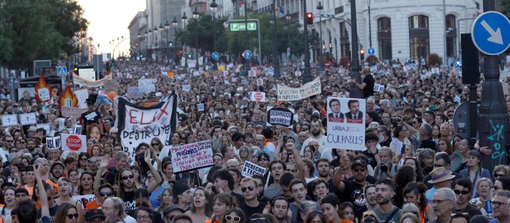 Zehntausende demonstrieren nach Zwangsräumung von 87-Jähriger in Madrid