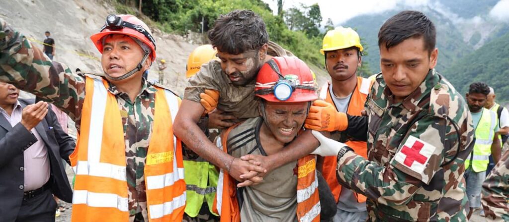Nepal: Zwei Arbeiter neun Tage nach Sturzflut aus Tunnel gerettet