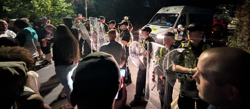 Proteste gegen Aufnahme von Migranten im südenglischen Portsmouth