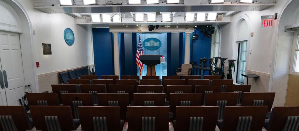 Nach Rauswurf durch Trump – Sender schränken Berichterstattung ein