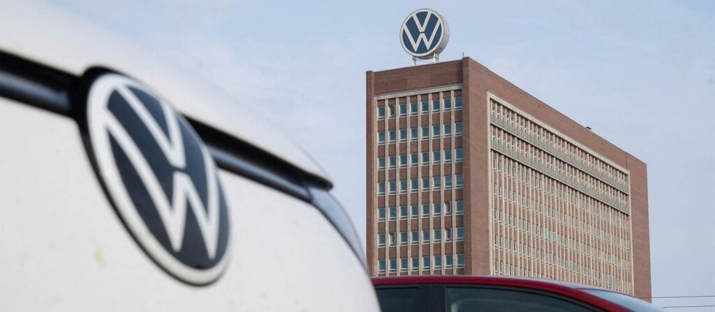 VW-Aktie setzt sich an die DAX-Spitze