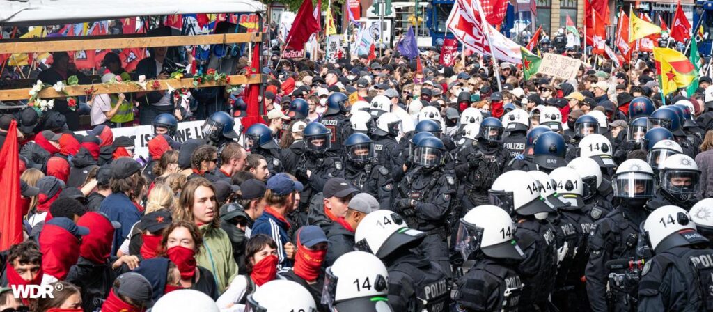 Polizisten bei Demo mit Metallkugeln beschossen