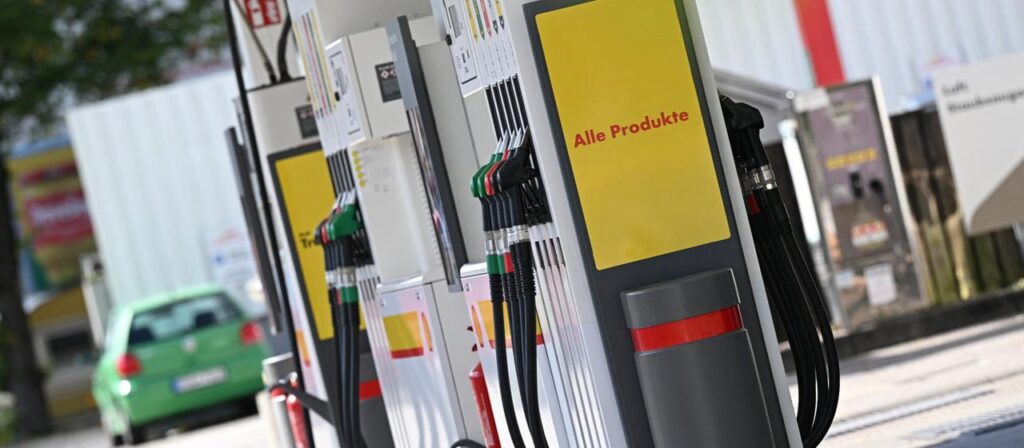 Debatte über Spritpreis-Entlastungen: Reiche gegen Preisdeckel und Übergewinnsteuer