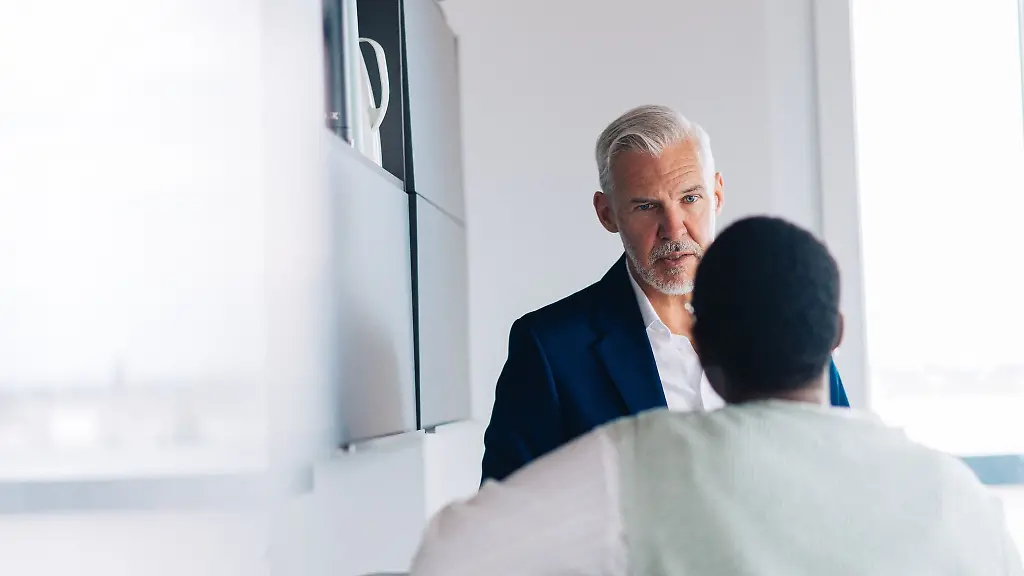 Betriebliche Altersvorsorge: Arbeitgeber kündigt Direktversicherung – wer bekommt das Guthaben?
