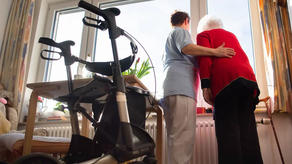 Kabinett ist sich einig: Steigende Pflegebeiträge für viele: Wie viel macht das aus?