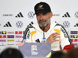 Neuer Kapitän für DFB-Team: Aufstellung gegen Griechenland: Jürgen Klopp hält sich zurück