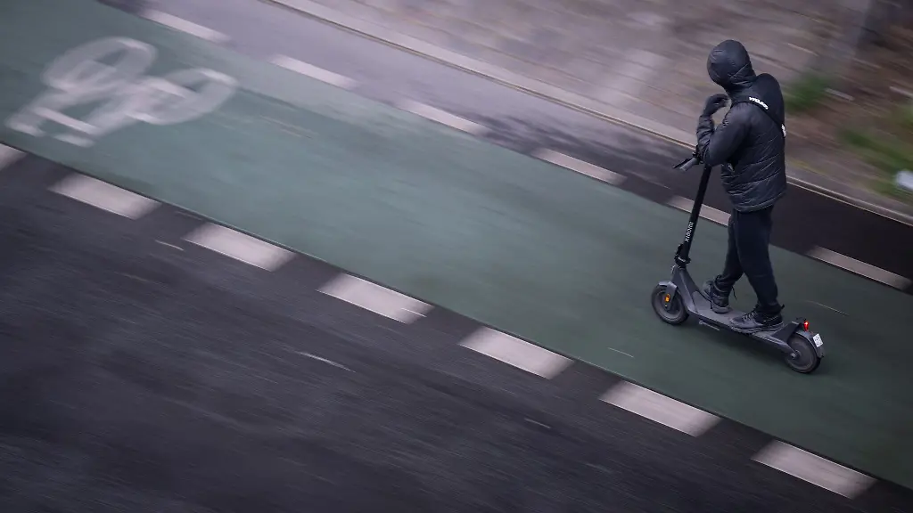 Dumme Ideen und ihre Folgen: Gewusst? Das alles ist auf dem E-Scooter verboten