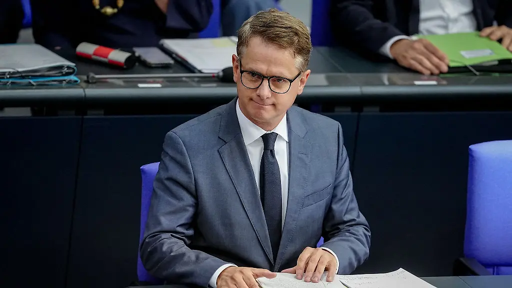 Durchschnittlich bei 2,9 Prozent: Linnemann rechnet 2027 mit stabilem Krankenkassen-Zusatzbeitrag