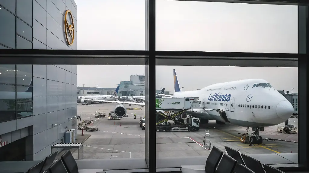 Lufthansa reagiert: Am Drehkreuz Frankfurt ist das Kerosin knapp