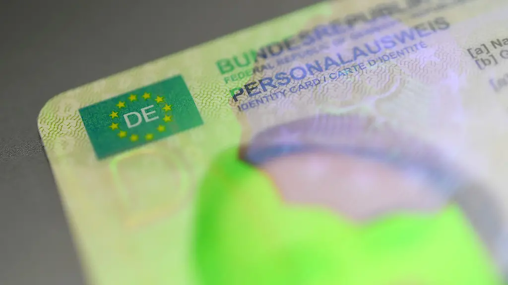 Genau hinschauen: Gefälschte Ausweise erkennen: Hierauf sollten Sie achten