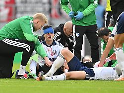 Heftiger Zusammenprall: Blutüberströmte Schalker im Krankenhaus