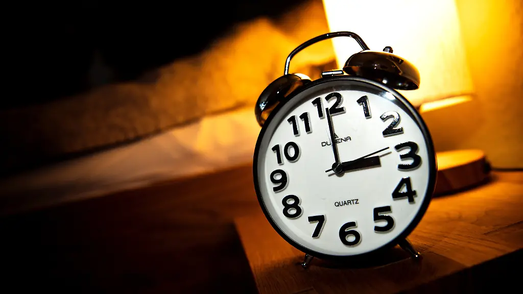 Ende der Sommerzeit: Uhren werden in der Nacht auf Winterzeit zurückgestellt