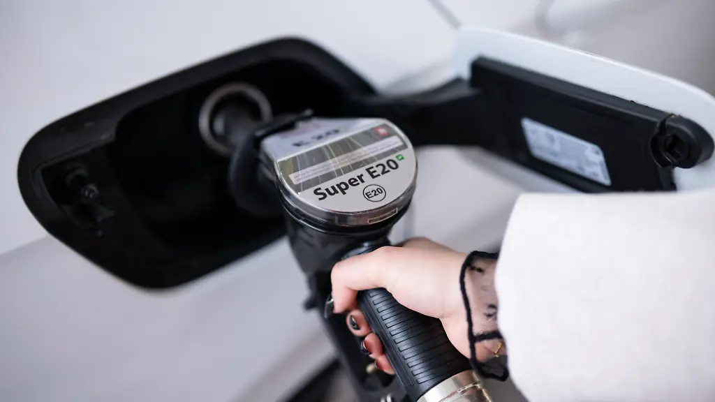 Initiative mit Frankreich: Bilger will E20-Sprit zum Durchbruch verhelfen