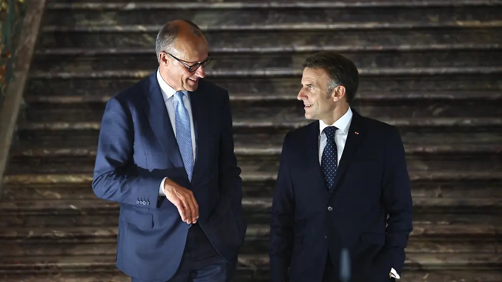 Regelung soll aufgeweicht werden: Berichte: Merz und Macron schließen Verbrennerverbots-Deal