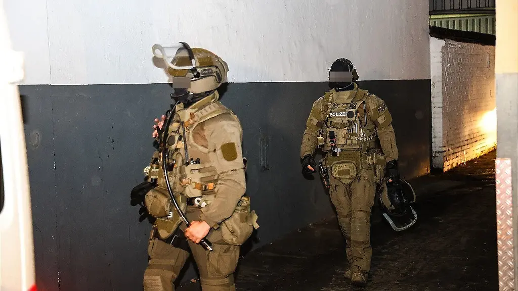 Hinweis vom Geheimdienst: SEK nimmt drei Terrorverdächtige in Nordrhein-Westfalen fest