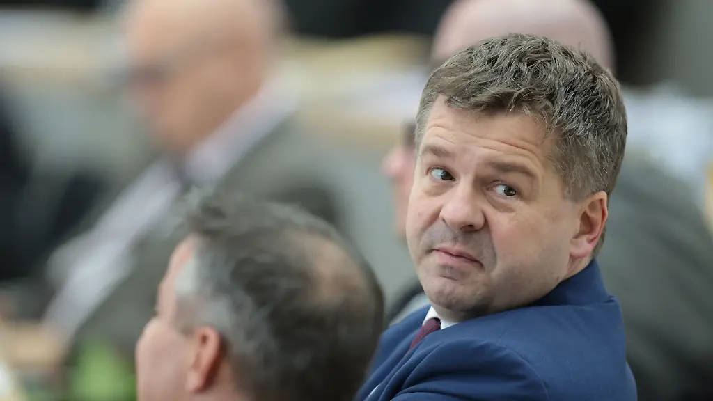 Rausch erhielt 48 Stimmen: Spekulation über zusätzliche Stimmen für AfD-Landtagspräsidenten
